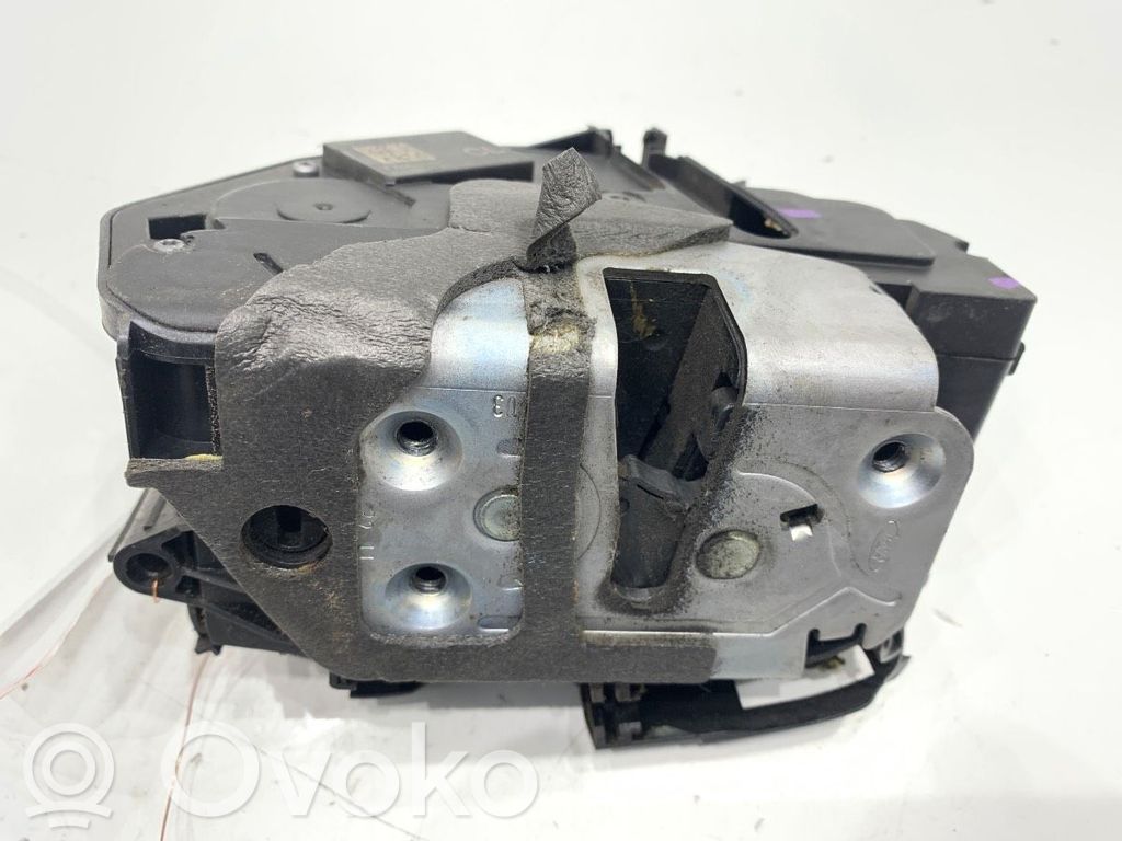Ford Fiesta Priekšpusē slēdzene 