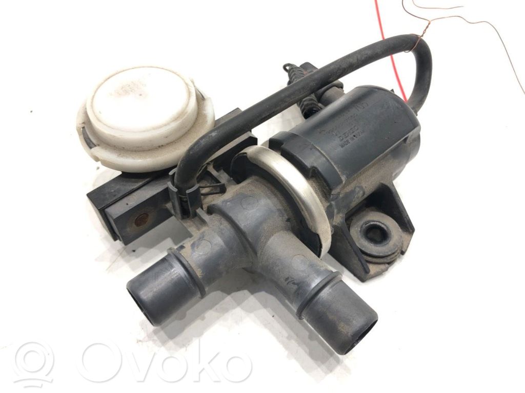 Mitsubishi Outlander Oil filter mounting bracket 