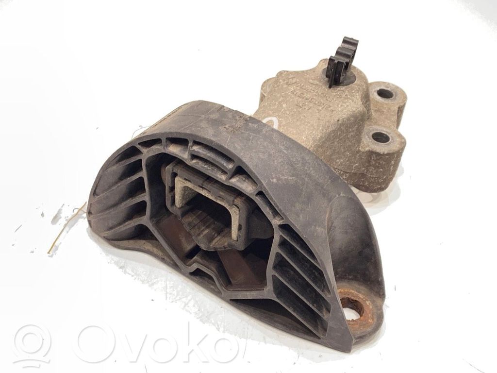 Renault Clio IV Engine mount vacuum valve 