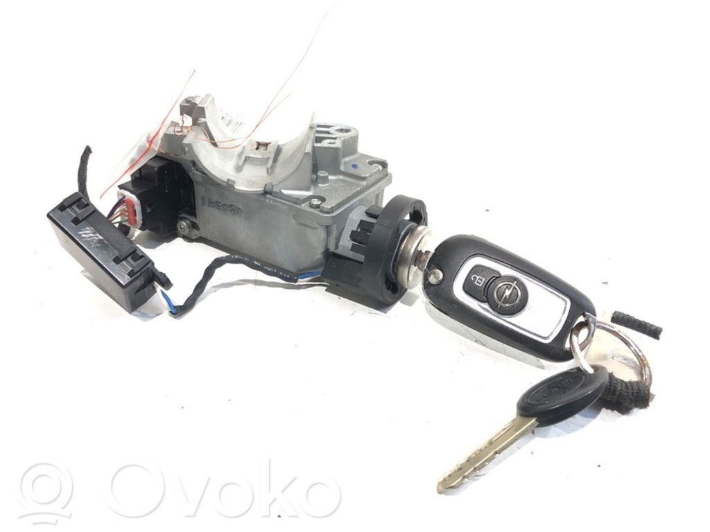 Opel Astra K Užvedimo spynelė 
