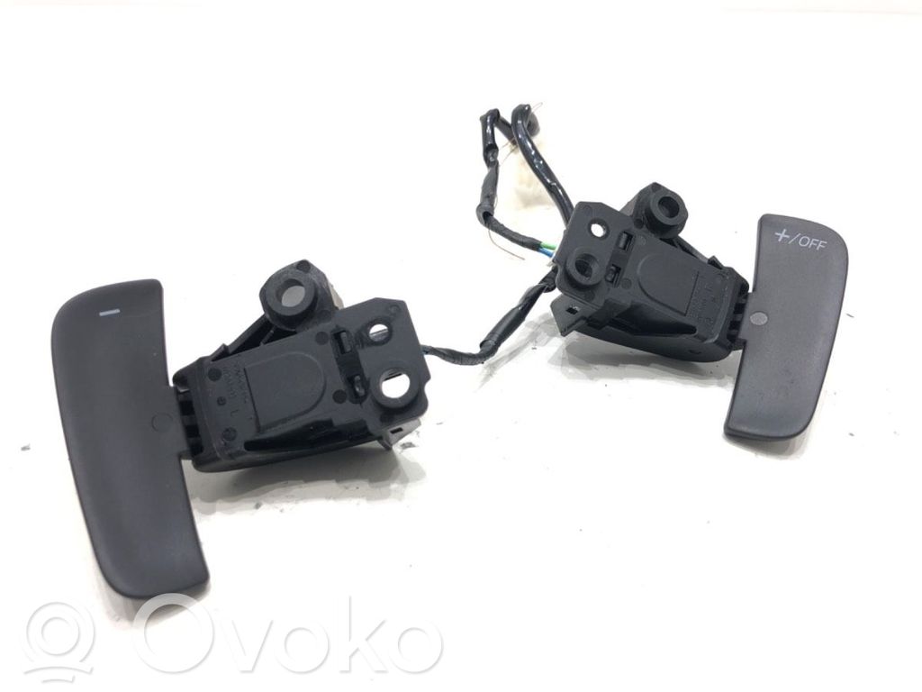 Mazda 2 Steering wheel buttons/switches 