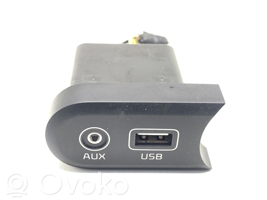 KIA Ceed Enchufe conector USB 