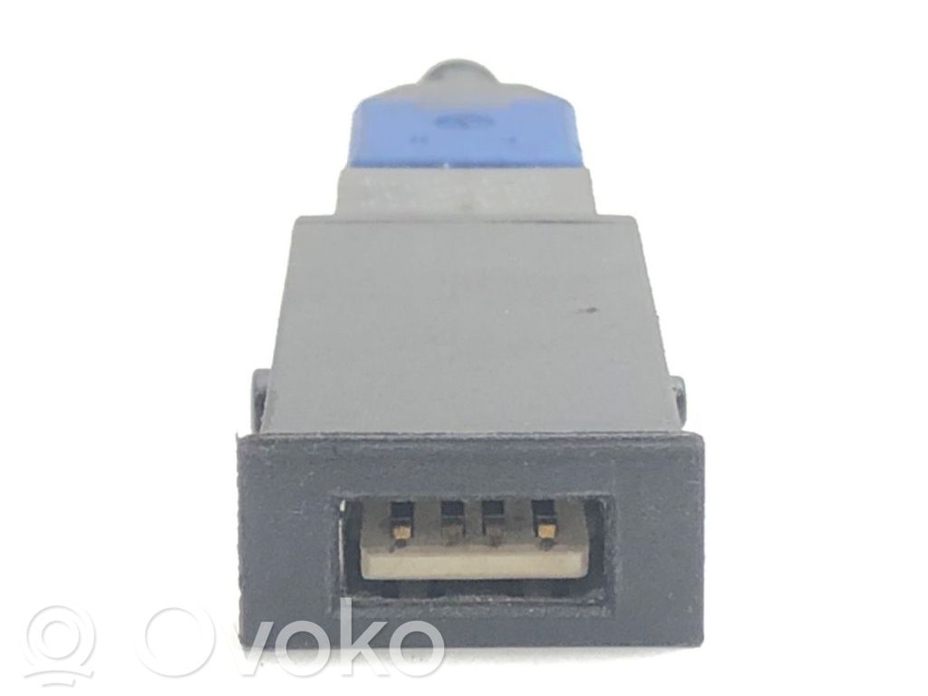 Enchufe conector USB   13348688