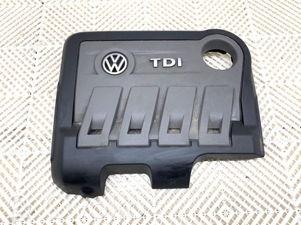Volkswagen PASSAT B7 Couvercle cache moteur 