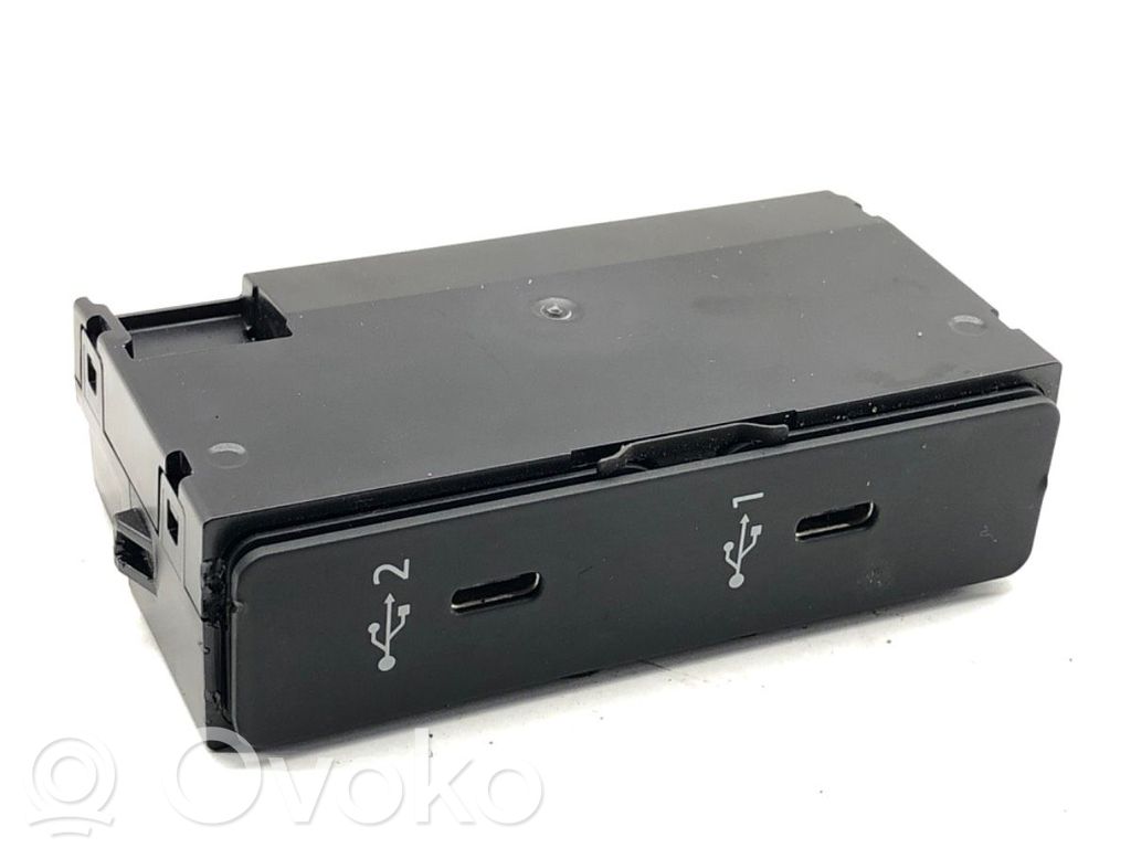 Audi Q3 F3 USB-pistokeliitin 
