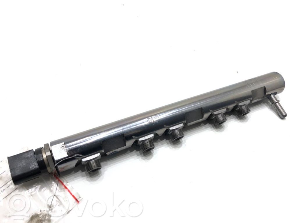 BMW 4 F32 F33 Listwa wtryskowa 