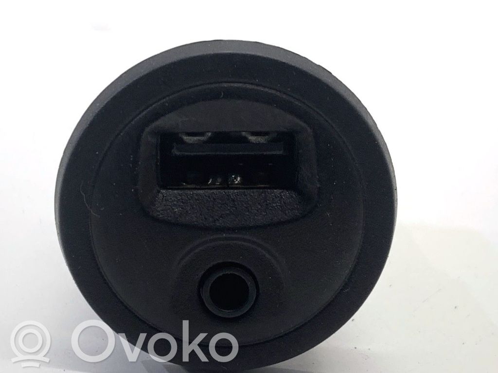 Peugeot 2008 I Priză USB 