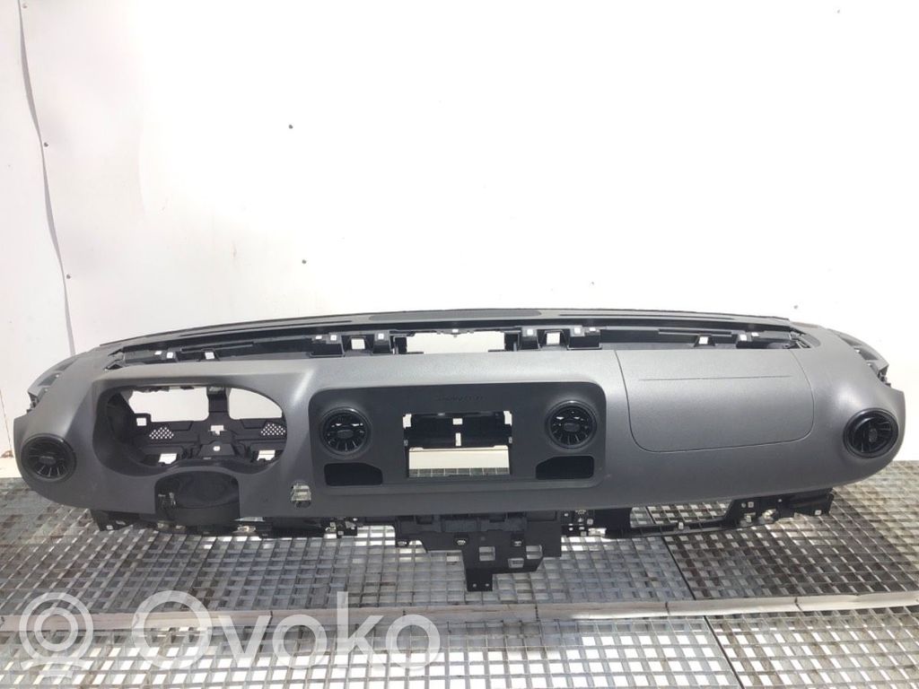 Mercedes-Benz Sprinter W907 W910 Bord