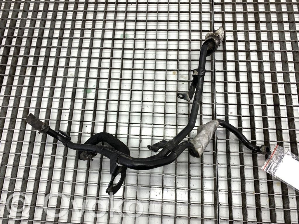 Audi Q8 Engine coolant pipe/hose 
