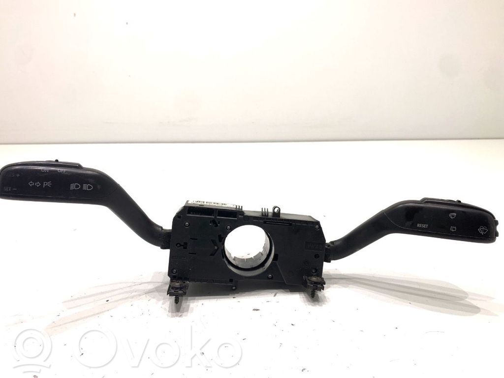 Skoda Fabia Mk2 (5J) Bloc semnalizator și ștergător parbriz 