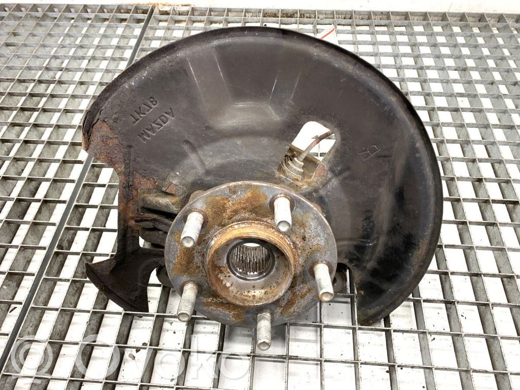 Front wheel hub spindle knuckle