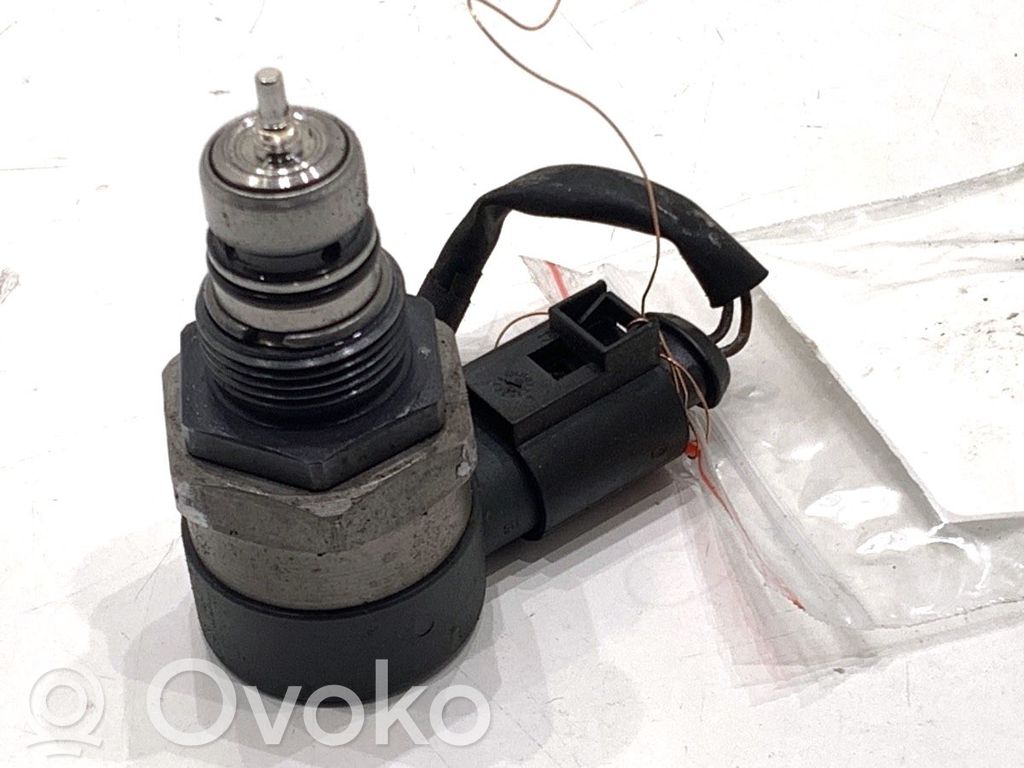 Audi A4 S4 B8 8K Régulateur de pression de carburant 