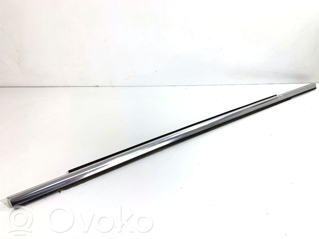 Audi A8 S8 D4 4H Listwa / Uszczelka szyby drzwi tylnych 
