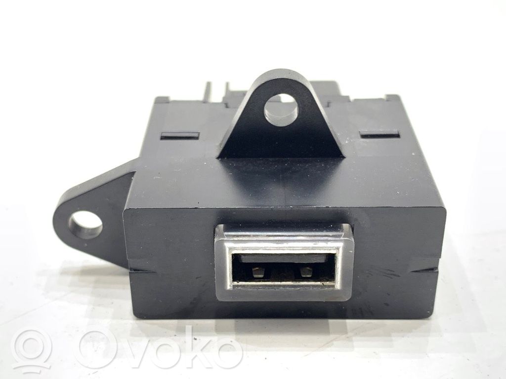 Alfa Romeo Stelvio USB socket connector 