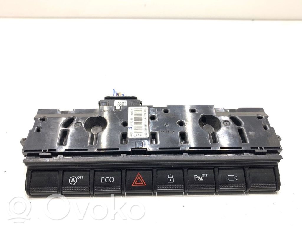 Dacia Duster II Hazard light switch 