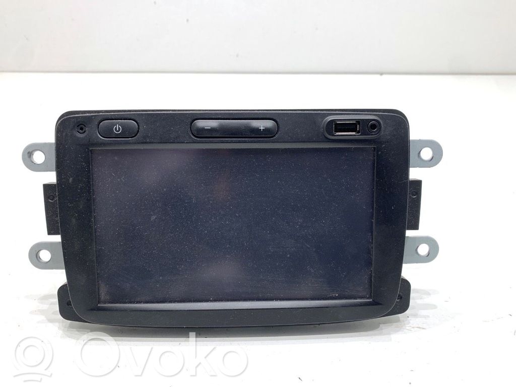 Dacia Duster II Panel / Radioodtwarzacz CD/DVD/GPS 