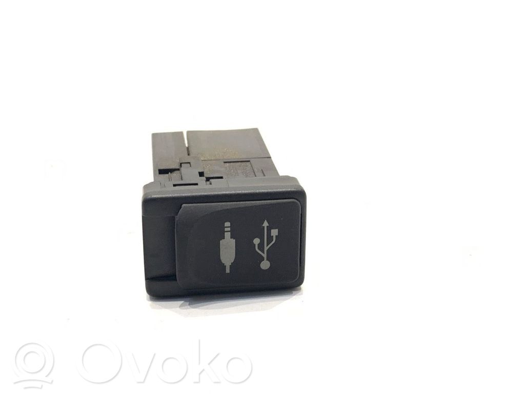 Enchufe conector USB   861900D060