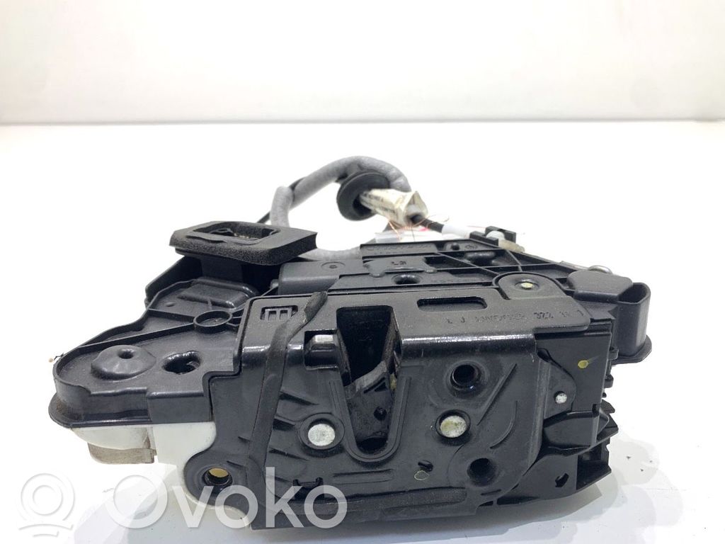 Volkswagen PASSAT B8 Etuoven lukko 