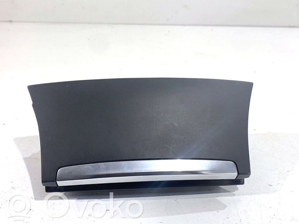 Citroen DS5 Auton tuhkakuppi 