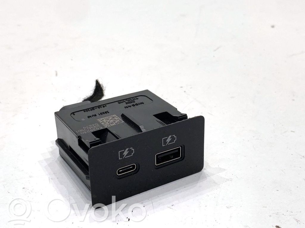 Nissan Qashqai J12 Enchufe conector USB 
