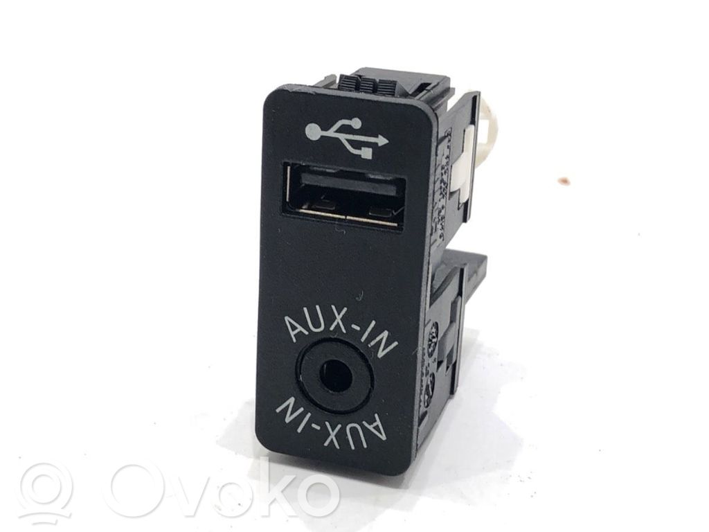 BMW 3 F30 F35 F31 Gniazdo / Złącze USB 
