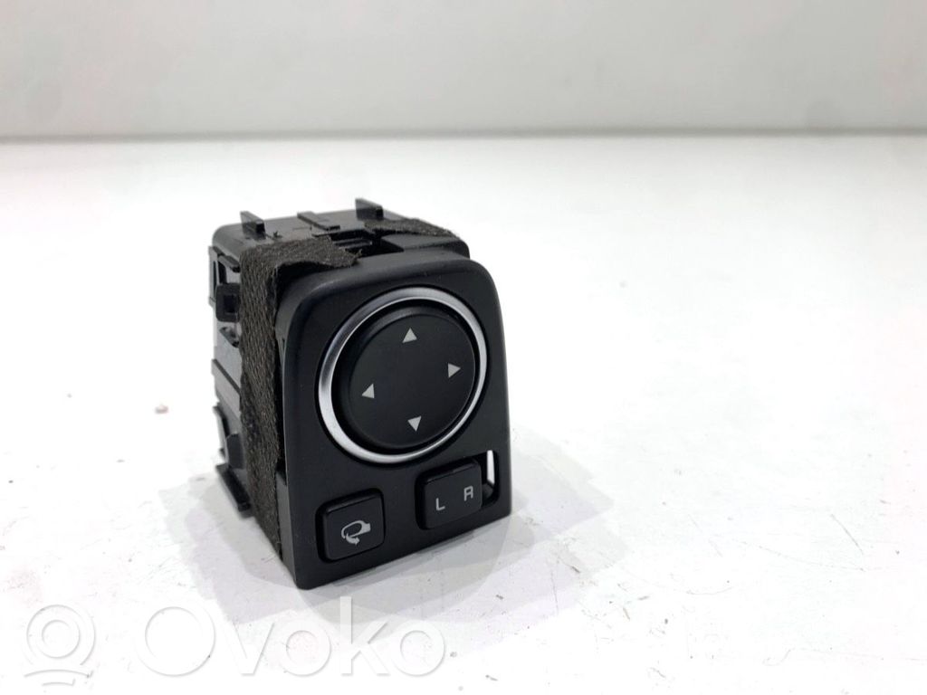 KIA Xceed Sivupeilin kytkin 