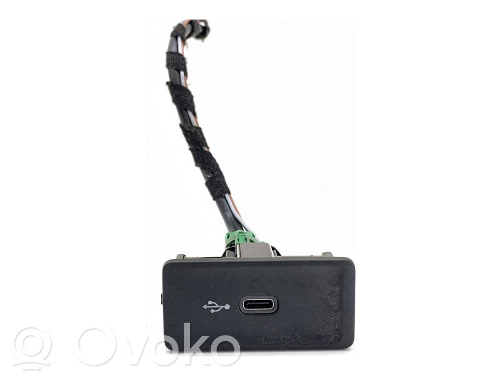 Volkswagen PASSAT B8 Connettore plug in USB 