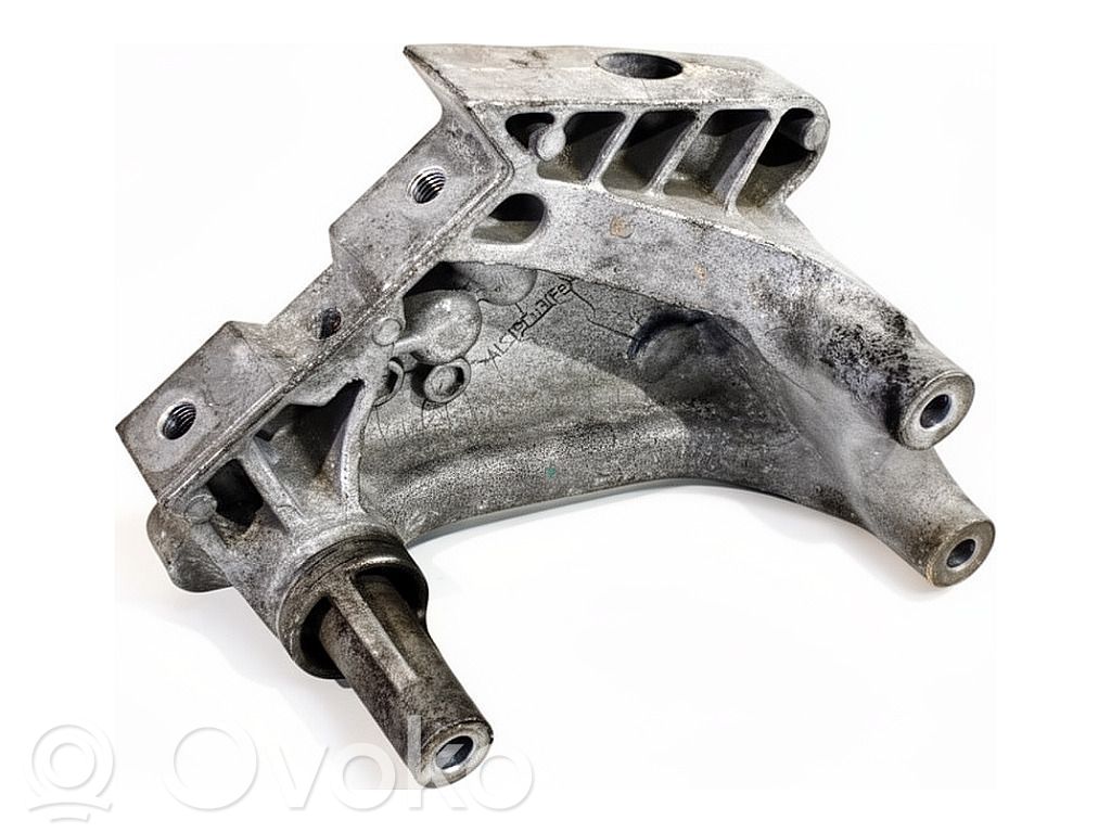Engine mounting bracket   04L199207