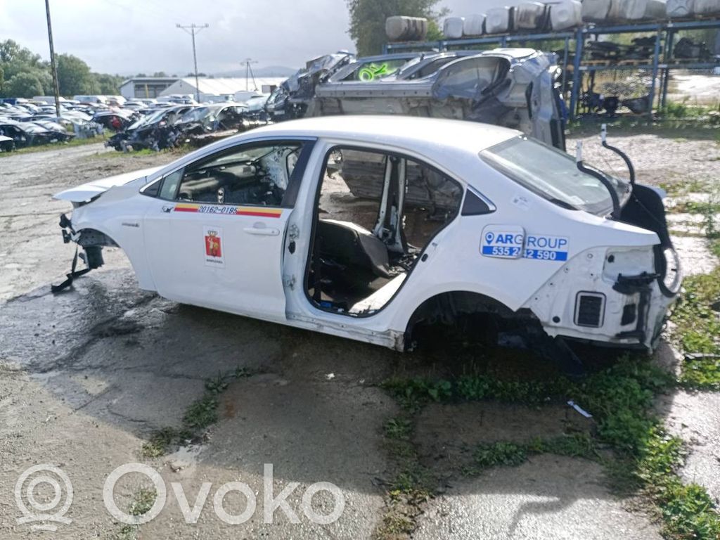Toyota Corolla E210 E21 Priekinis ketvirtis 