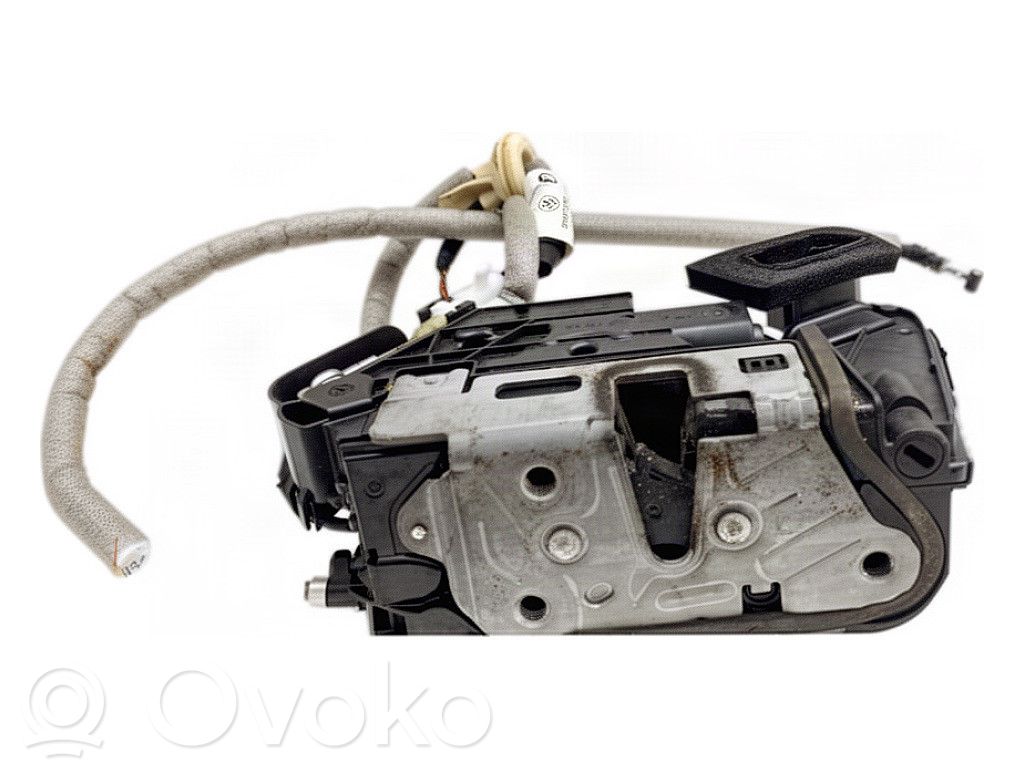 Volkswagen Golf VIII Замок передней двери