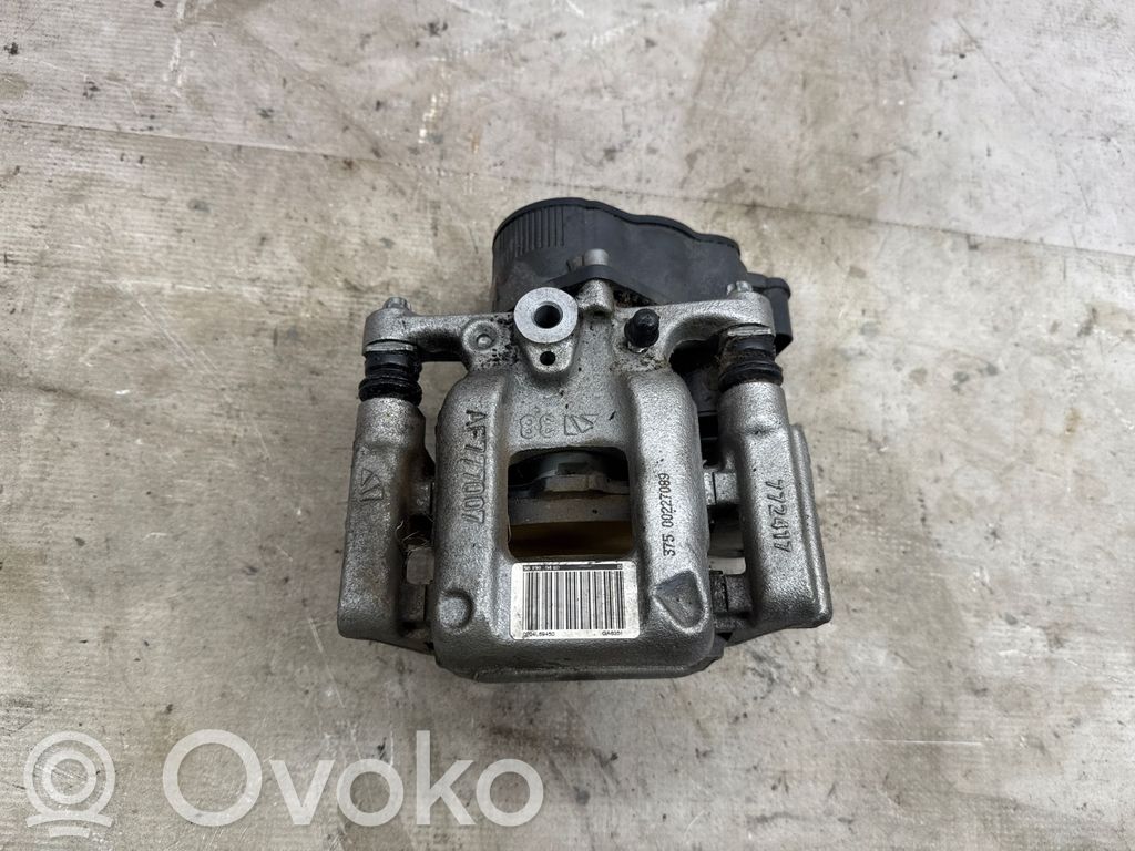 Peugeot 308 Задний суппорт 