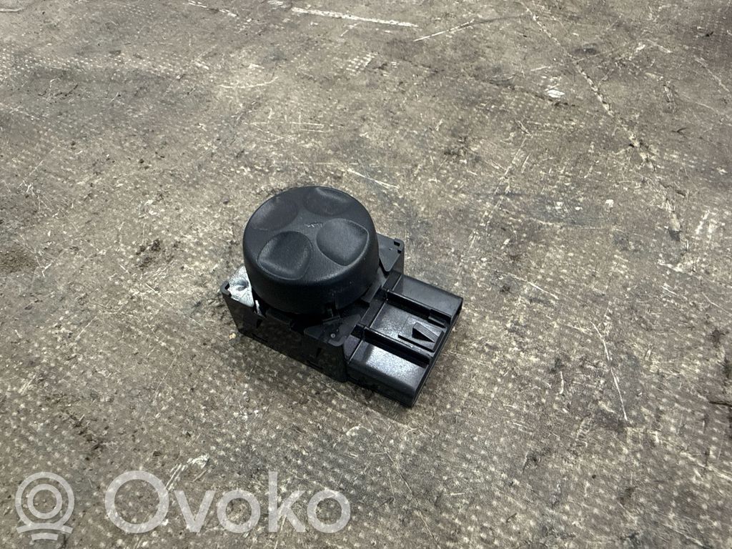 Alfa Romeo Stelvio Seat control switch 