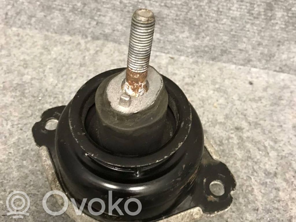 Engine mount bracket