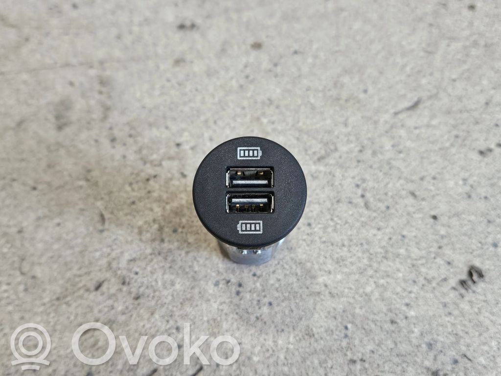 Porsche Macan (95B) Enchufe conector USB 