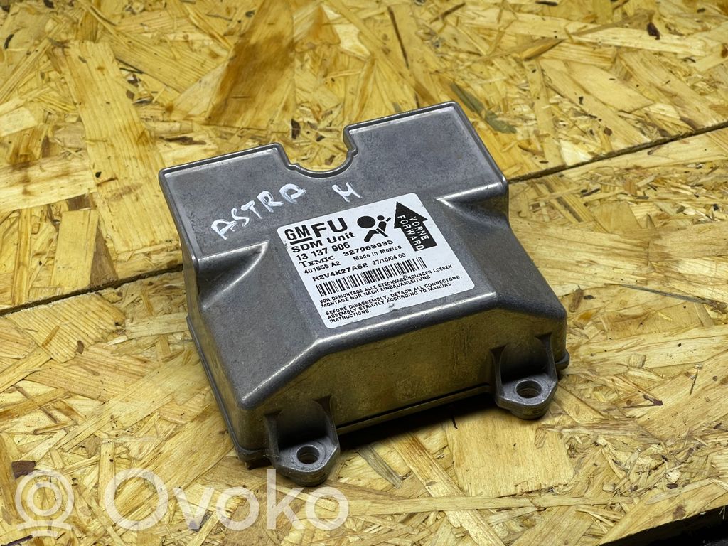 Opel Zafira B Airbag control unit/module 