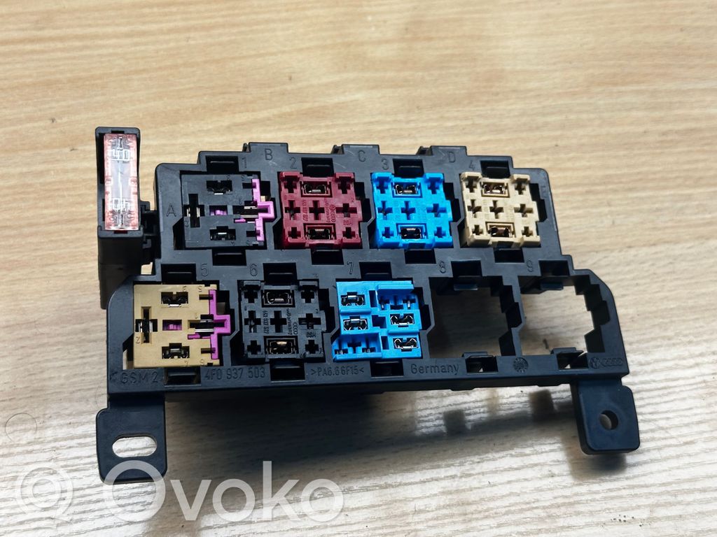Audi A6 S6 C6 4F Juego de caja de fusibles 
