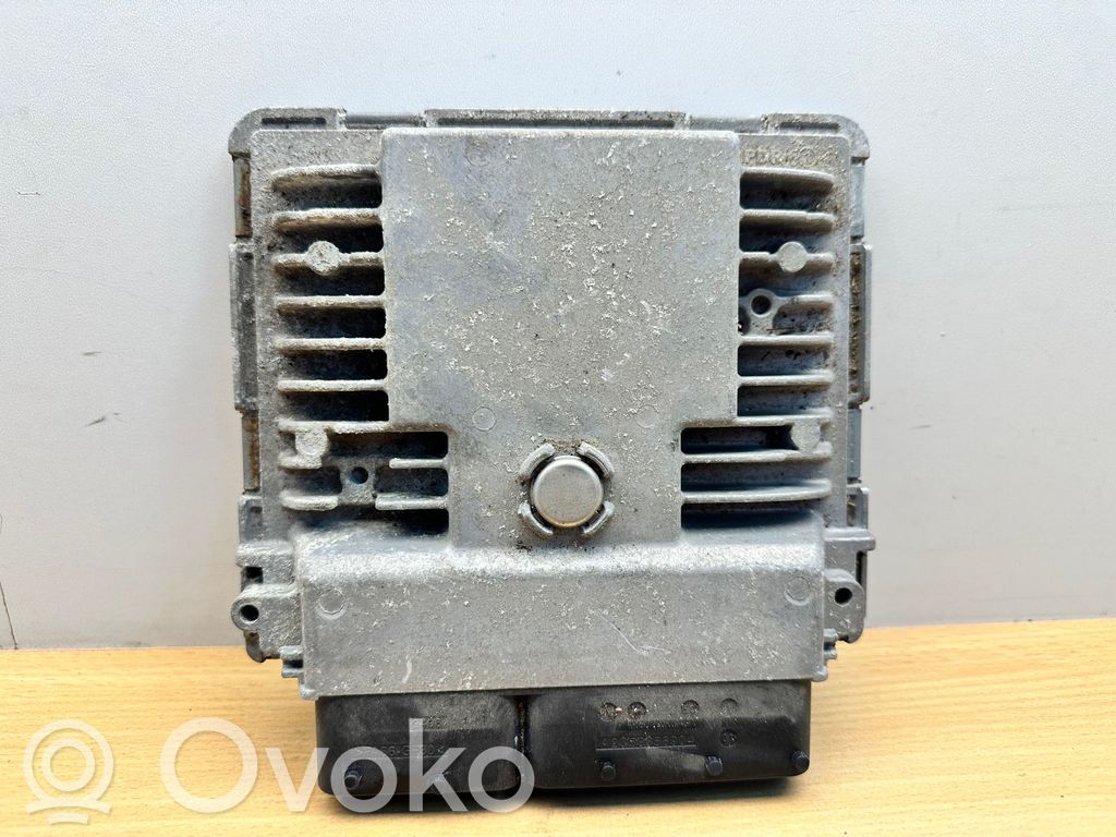 Volkswagen Golf VI Engine control unit/module 