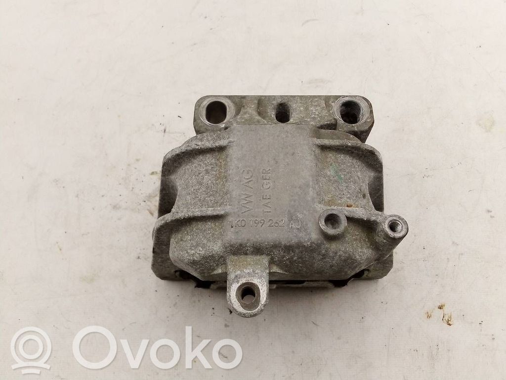 Volkswagen Golf V Engine mount bracket 