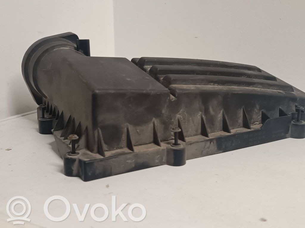 Volkswagen PASSAT B7 Luftfilterkasten 