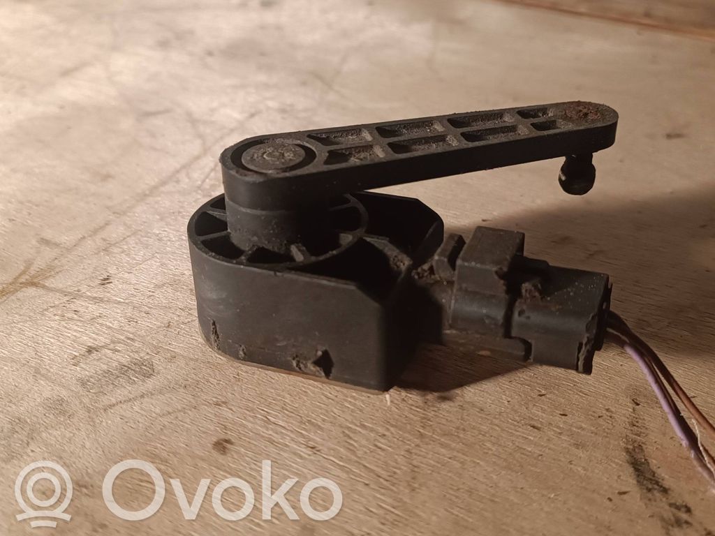 Headlight/headlamp level sensor