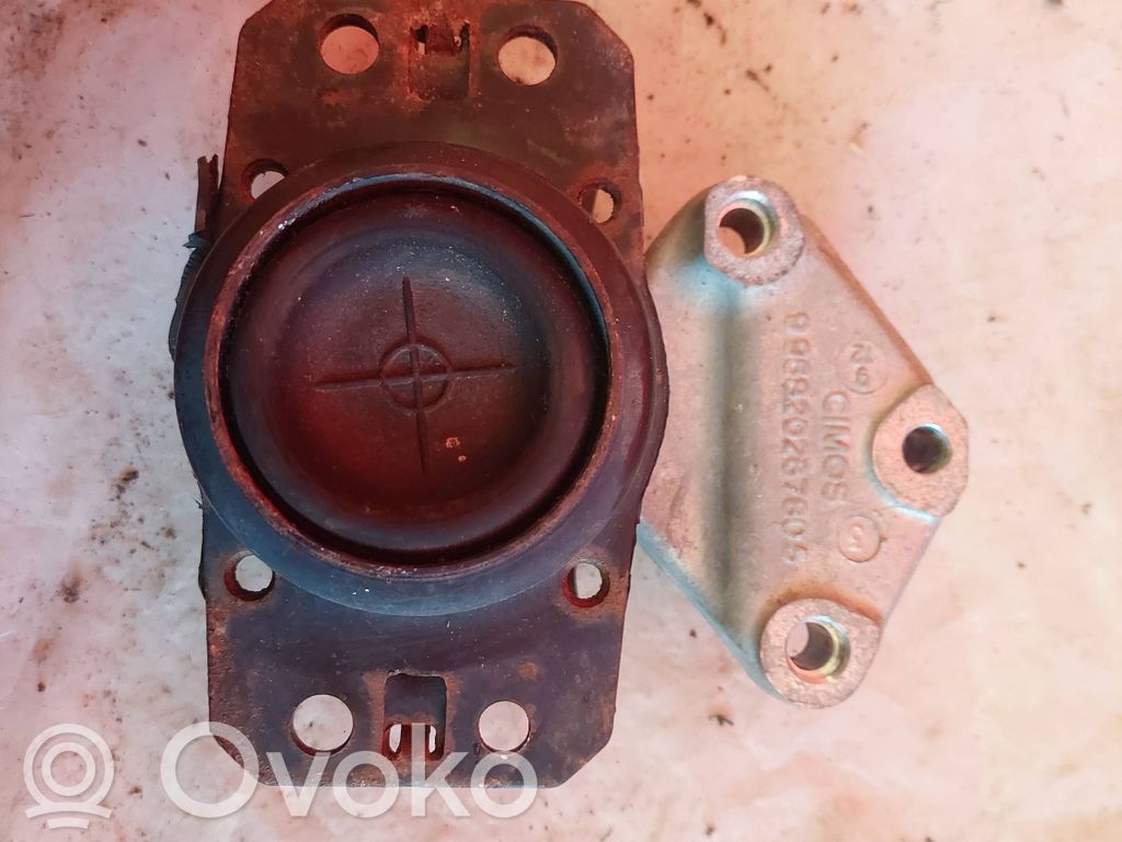 Peugeot 3008 I Engine mount bracket 