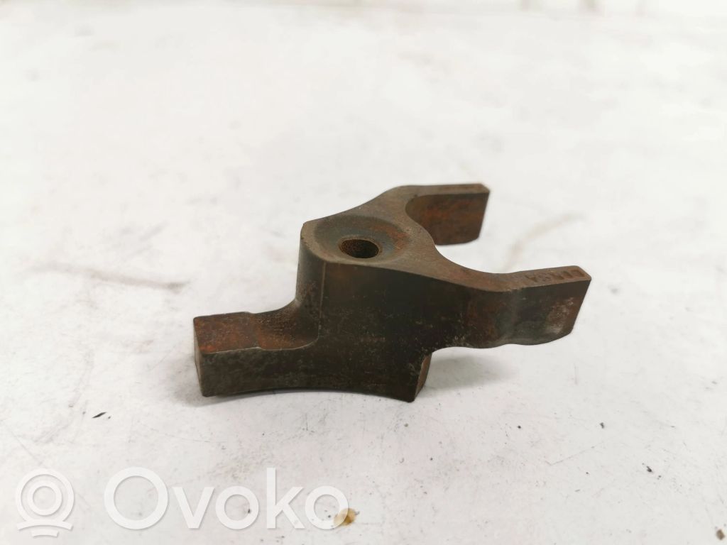 Abrazadera del inyector de combustible