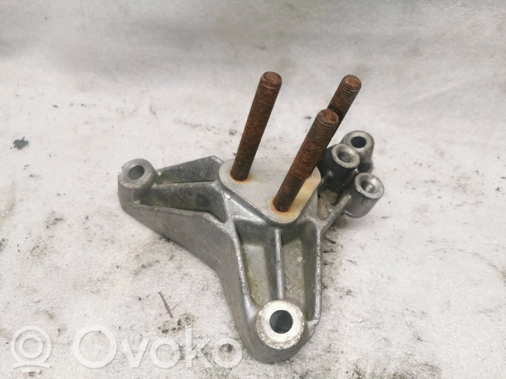 Volvo S40, V40 Engine mount bracket 