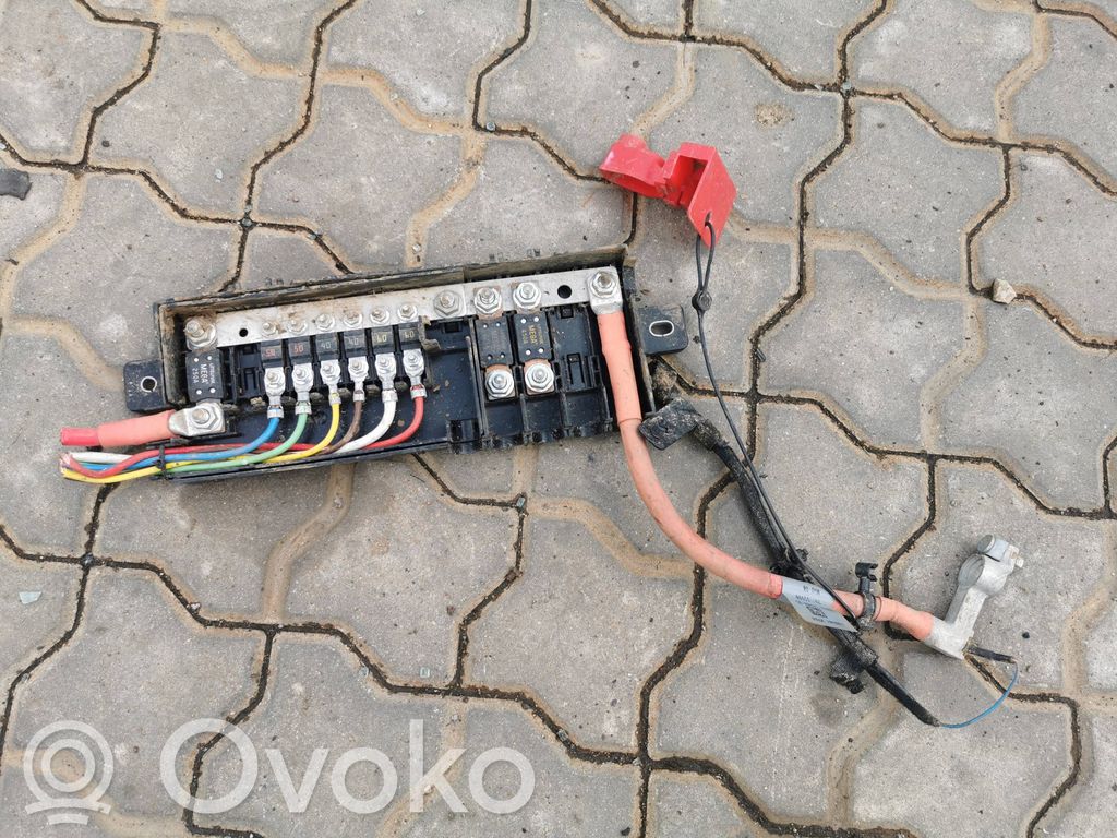 Jaguar XE Cablu cu bornă pozitivă (baterie) 