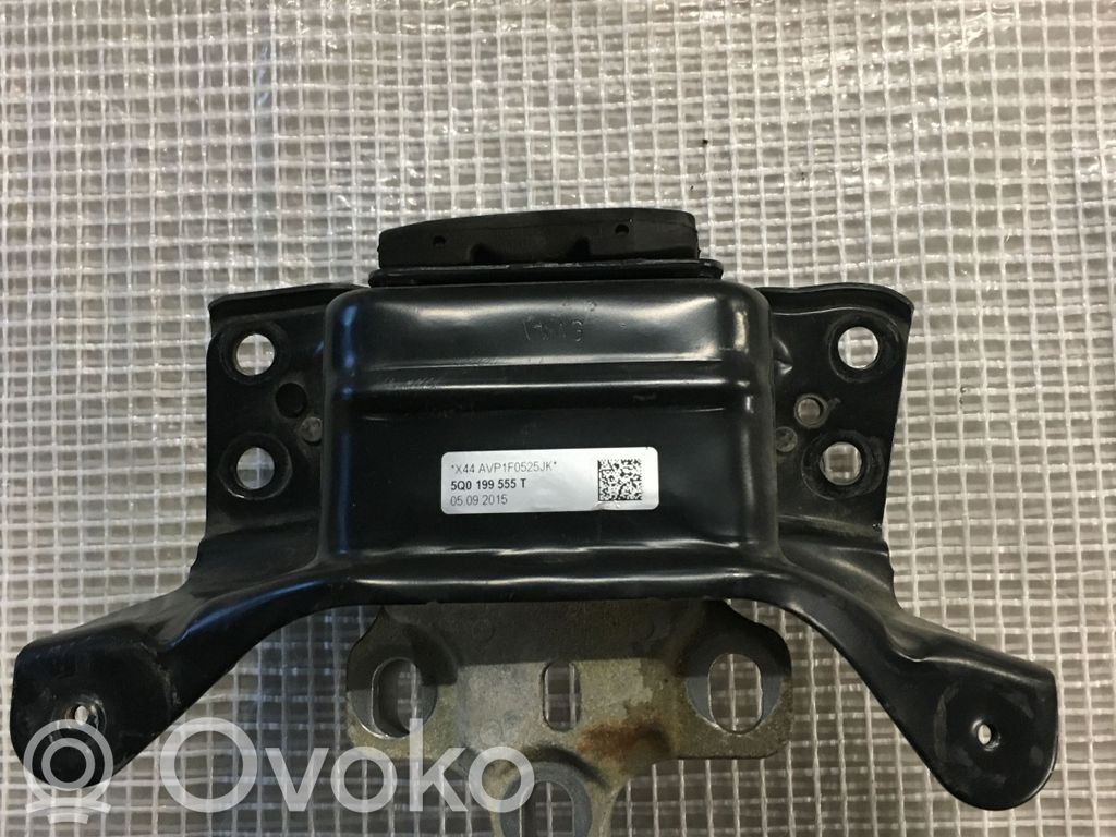 Volkswagen Golf VII Engine mount bracket 