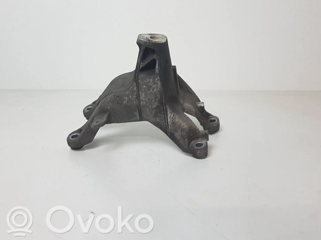 Audi A4 S4 B8 8K Engine mounting bracket 