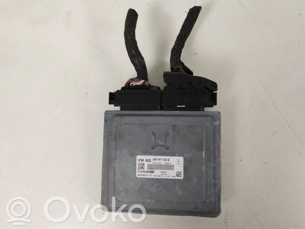 Volkswagen Golf VII Engine control unit/module 