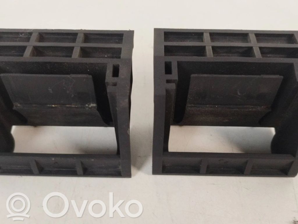 Radiator mount bracket   7533537,0110894A