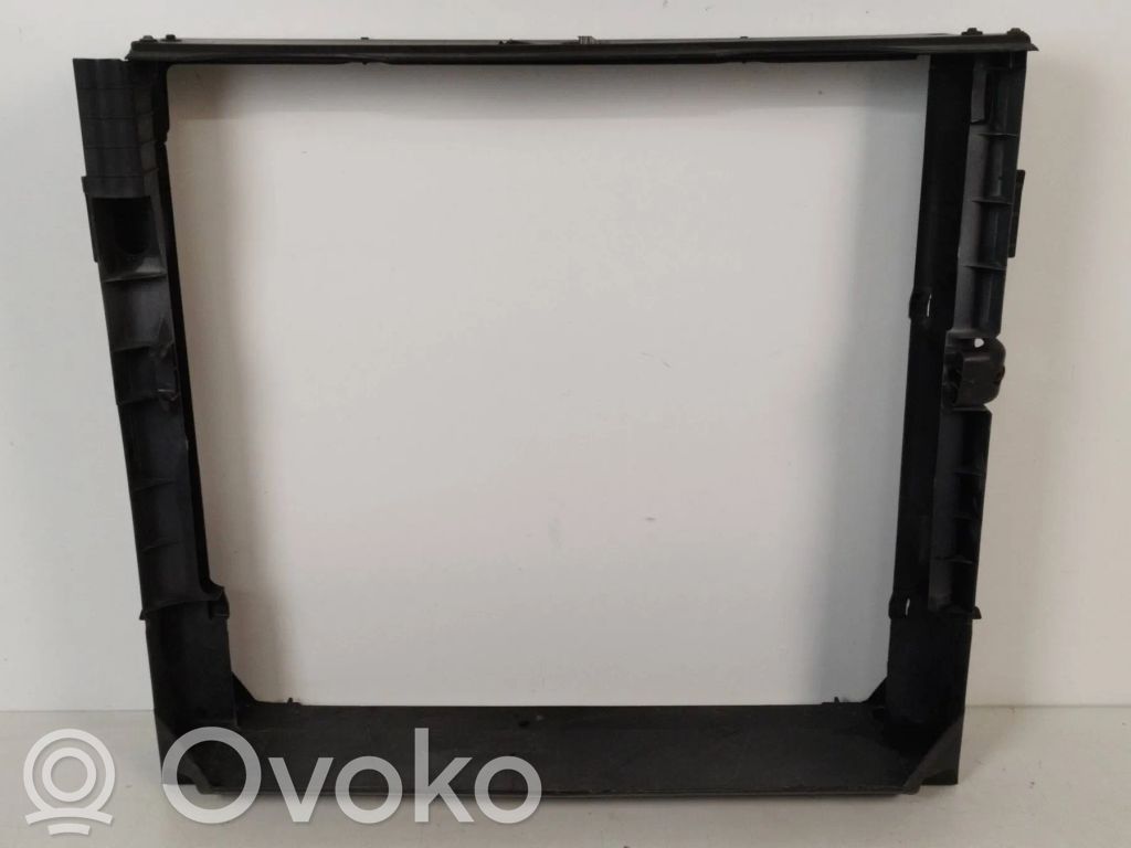 BMW X5 E70 Apatinė dalis radiatorių panelės (televizoriaus) 
