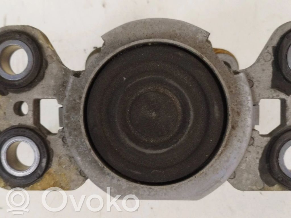 Volvo S60 Engine mount bracket 